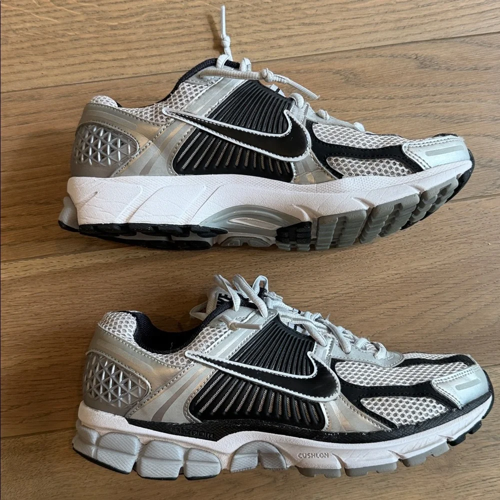Nike Zoom Vomero 5 - Men’s size 8 - Picture 2 of 5